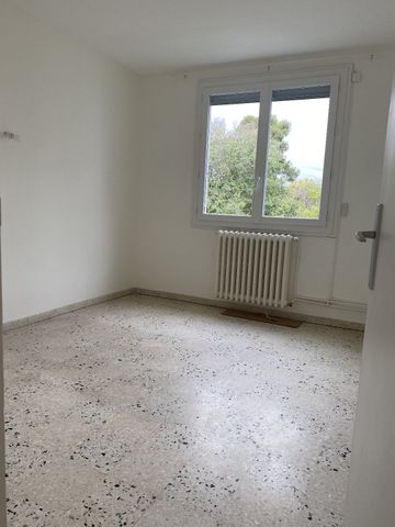 Location Appartement 4 pièces 79m² SETE 34200 - Photo 4
