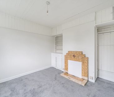 3 bedroom end of terrace house to rent - Photo 2