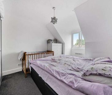 Farm Road, Esher, KT10 - Photo 1