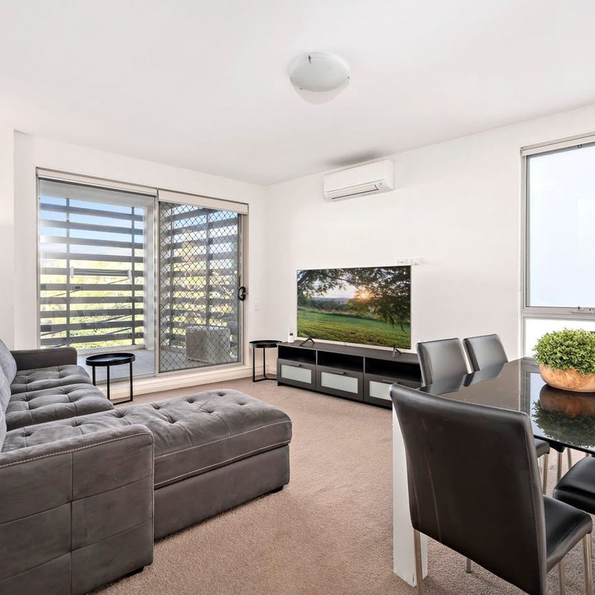 Stylishly Furnished One Bedroom Apartment - Photo 1