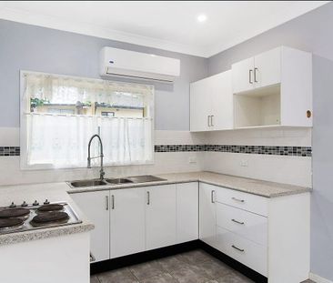 Great location, Priced to lease! - Photo 2