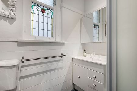 Fully Furnished Art Deco Apartment Moments from Rushcutters Bay Park - Photo 3