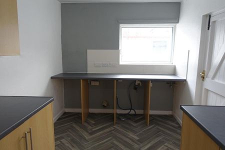 3 bedroom terraced house to rent - Photo 4