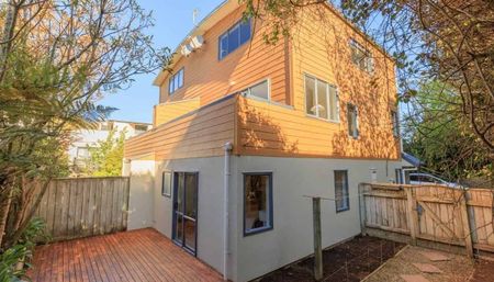 Modern 3-Bedroom Townhouse in Newlands - Photo 3