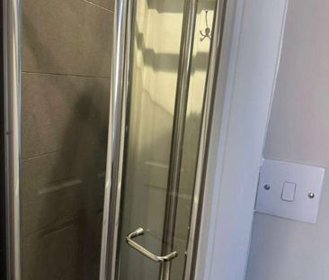 : Rupert Road, Guildford, GU2 - Photo 3