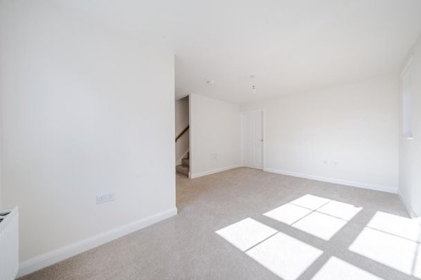 Ilex Drive, Fiddington Fields, Tewkesbury, Gloucestershire - Photo 1