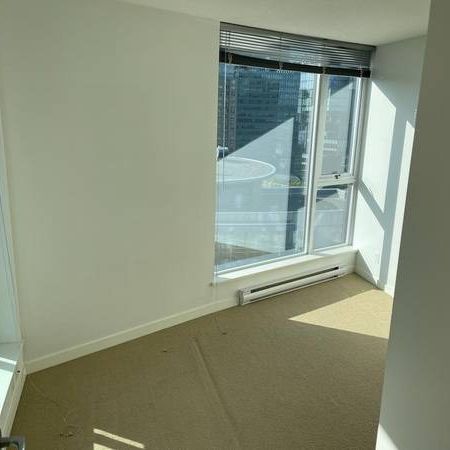 One-Bedroom + Den Apartment in Downtown Vancouver with City view - Photo 1