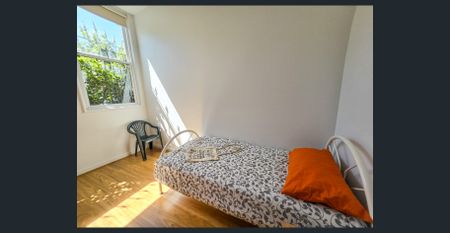 What a bargain! - Cambridge Court Fully Furnished Two bedroom Apartment - Photo 2