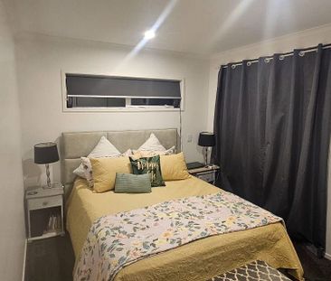 Modern 3 Bedroom Home - Available 12th May - Photo 1