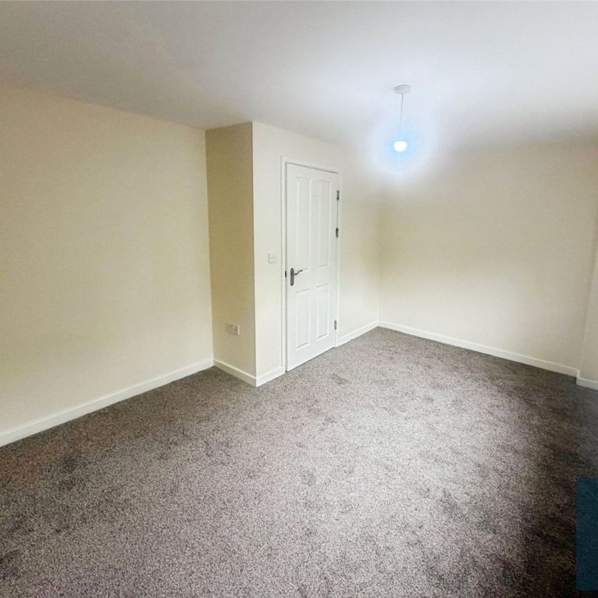 Clare Hill, Huddersfield, HD1 - Photo 1