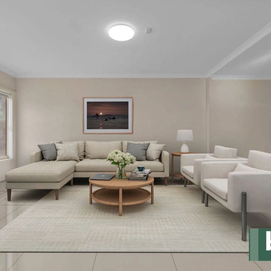 Spacious Townhouse in Prime Highgate Hill Location - Photo 1