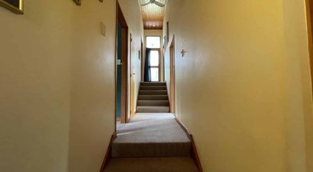 St Johns Hill family home - Photo 5