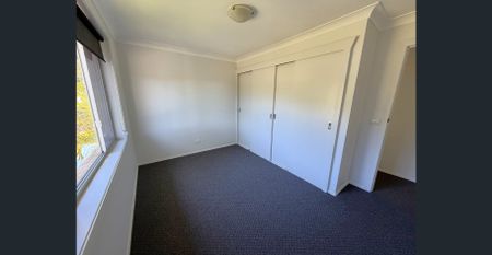 Large family home with favorable layout, views and fenced backyard - Photo 5