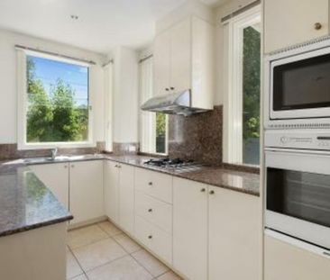 SUPERB TOWNHOUSE WALKING DISTANCE TO THE BAY - Photo 3