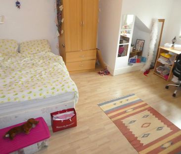 6 bedroom semi-detached house to rent - Photo 3