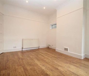 Douglas Road, Hornchurch, Essex, RM11 - Photo 4