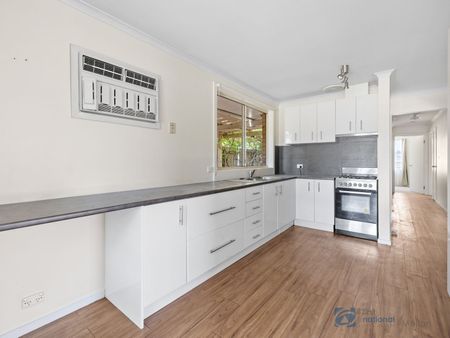 Convienently located 3 bedroom home - Photo 4