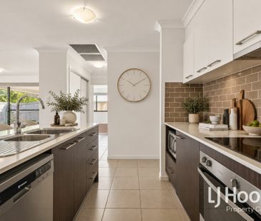 Perfect Location for Families - Ducted Air Conditioning + Solar - Photo 3