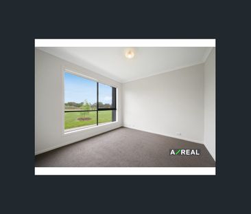 Stylish Family Living in Donnybrook Estate - Photo 3