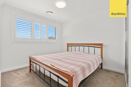 Stunning Family Home in Colebee - Photo 5