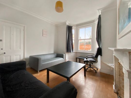 First Floor Middle Room (Double), 8 Boulter Street, Oxford OX4 1AX - Photo 1