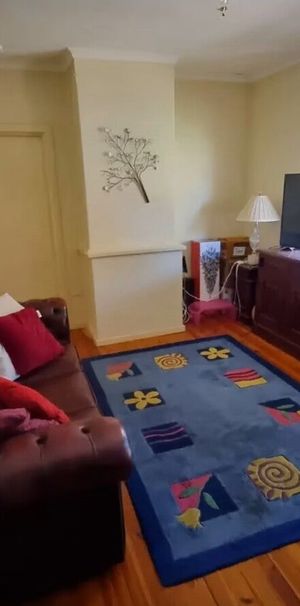 Elizabeth Downs - Photo 1