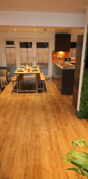 OX Living is proud to present this high-quality 7-bedroom co-living property, perfect for working professionals looking for stylish, stress-free living. Room 5 - Photo 1