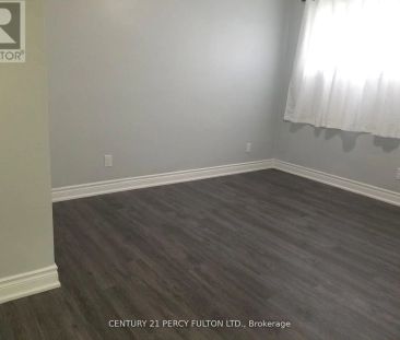 1033 CENTRE STREET N - Photo 6