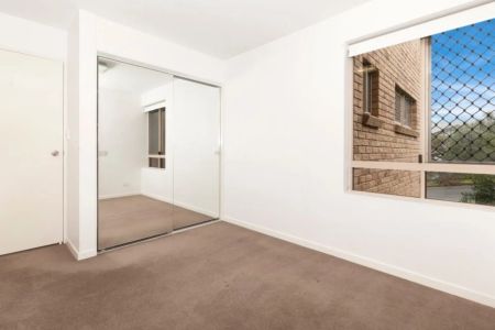 Lifestyle & Appeal - 2 bedroom 2 bath - this property has it all! - Photo 2