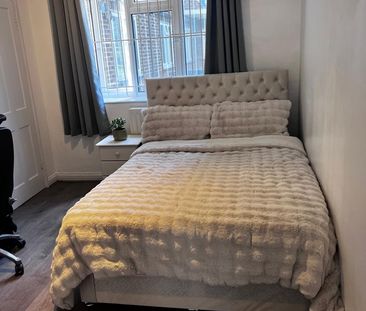 3 Bed Flat, Balin House, SE1 - Photo 1
