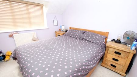 15 Campion Park, CHELTENHAM GL513WA - Photo 3