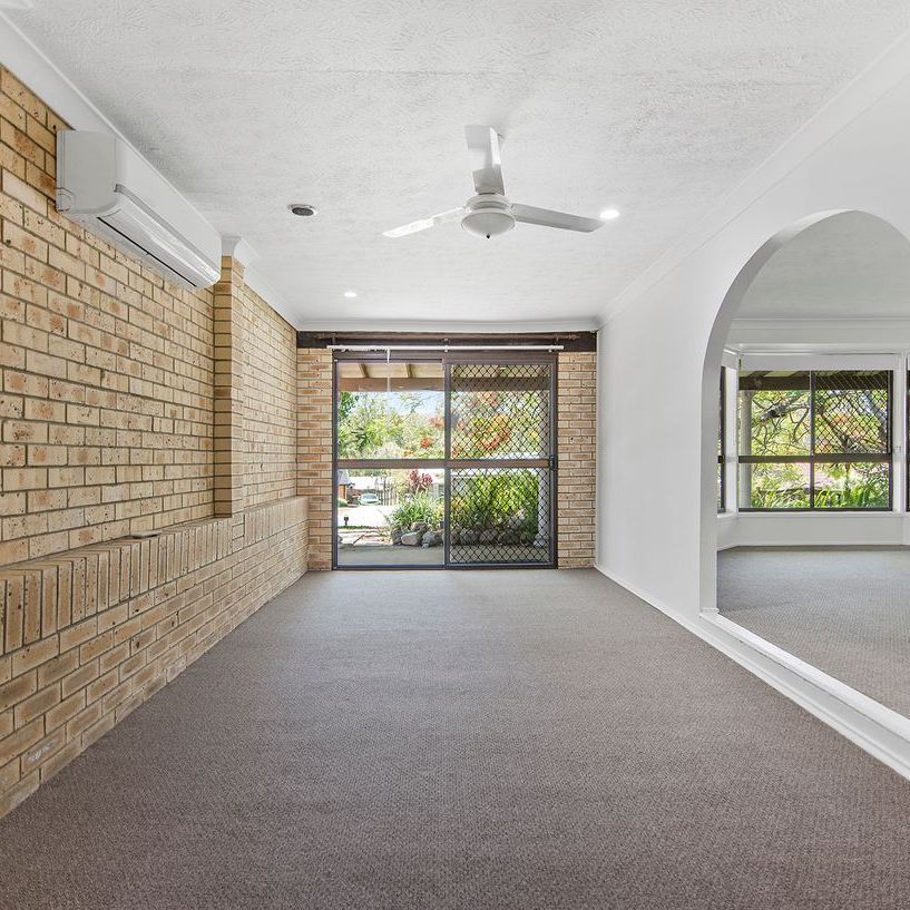 Lovely Family Home in Leafy Surrounds - Photo 1