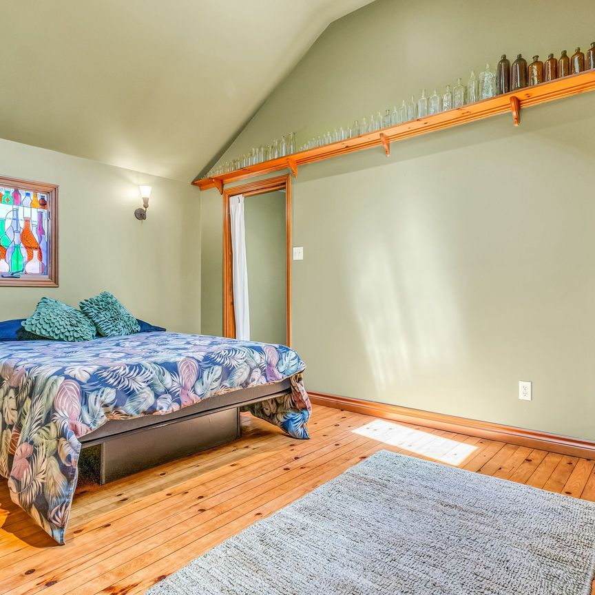 For Lease - 42 Forty First St Street, Toronto, Ontario - Photo 1