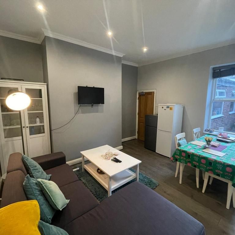 1 bedroom in a house share to rent - Photo 1