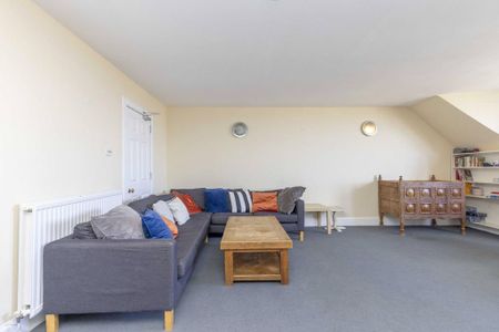 3 bedroom apartment to rent - Photo 2