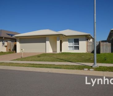 12 Rodeo Drive MOUNT LOUISA QLD 4814 - Photo 3