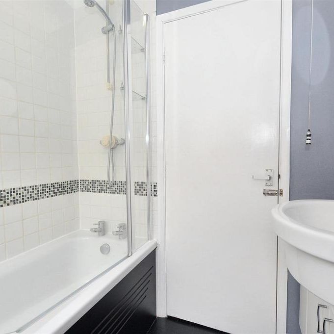 2 bedroom cottage to rent - Photo 1