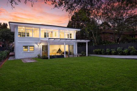 Meticulously renovated 4 Bedroom + Study Family Home - Photo 4