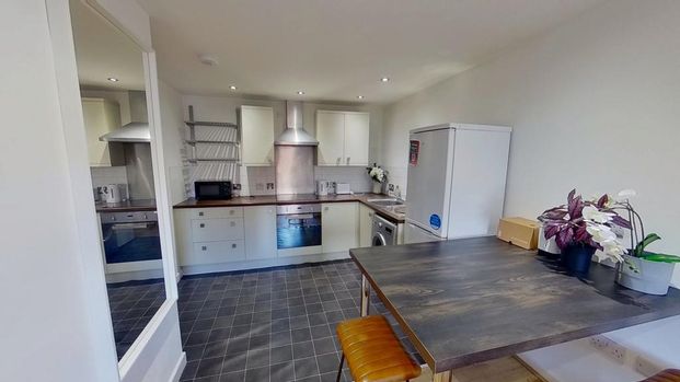 3 bedroom terraced house to rent - Photo 1