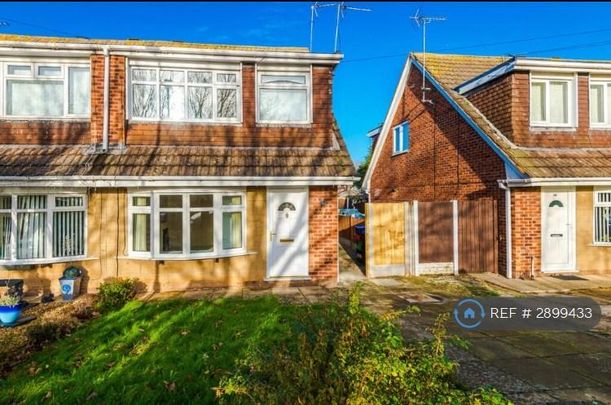 3 bedroom semi-detached house to rent - Photo 1