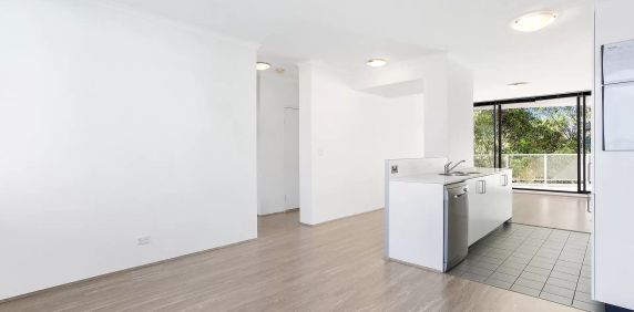 MGM MARTIN - TWO BEDROOM APARTMENT - Photo 2