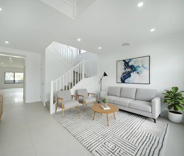 EXECUTIVE FAMILY HOME WITH MULTIPLE LIVING AREAS !!! - Photo 2