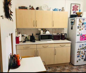 1 Bed Flat, Longberrys, NW2 - Photo 4