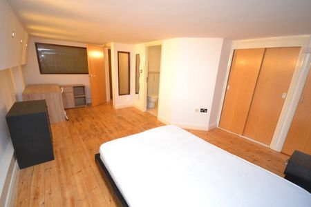 2 bed Apartment for Rent - Photo 5