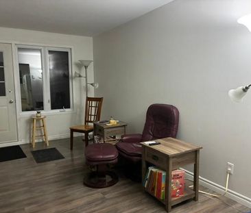 4 1/2 à Brossard où les ANIMAUX SONT LES BIENVENUS situé a 5 MINUTE... - Photo 2