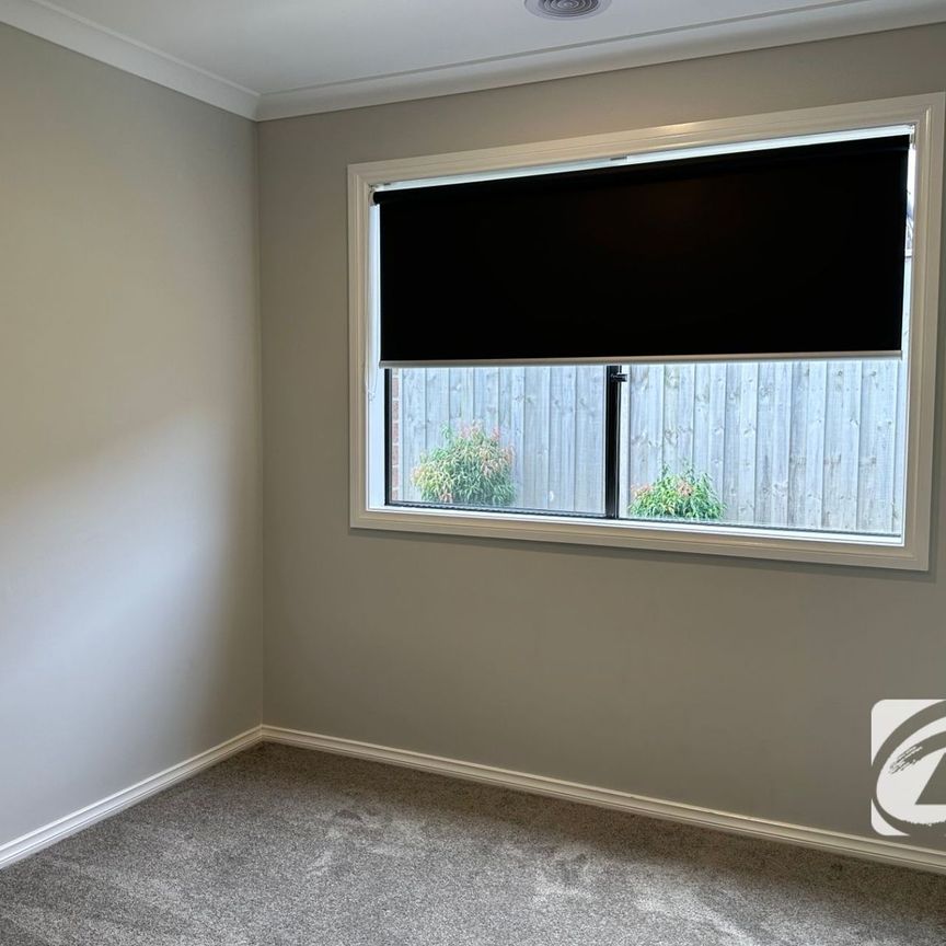 FAMILY HOME WITH MODERN FEATURES – IDEAL LOCATION - Photo 1