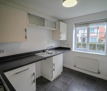 3 bedroom semi-detached house to rent - Photo 6