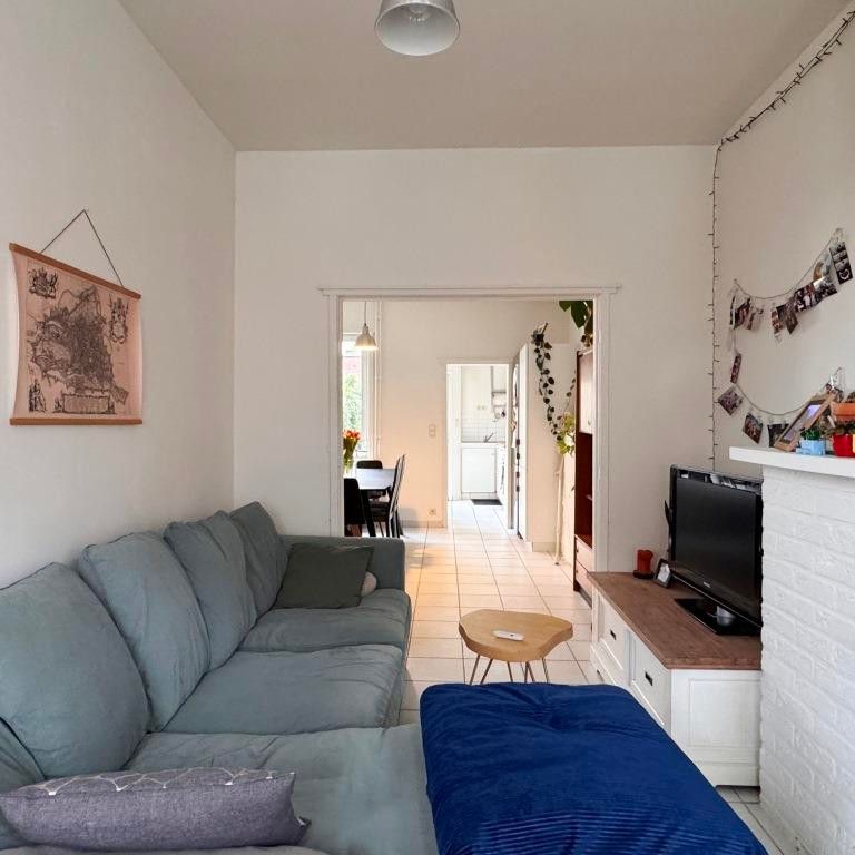 Gezellige arbeiderswoning met zonnige tuin en terras, 2 comfortabele slaapkamers en een vlotte verbinding dankzij de ligging in de buurt van de oprit van de autosnelweg. - Photo 1