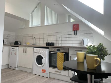 Studio to rent - Photo 2