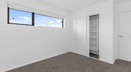 Spacious Home with Garaging - Photo 2